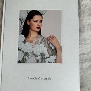 Van Cleef & Arpels White Jewelry Book